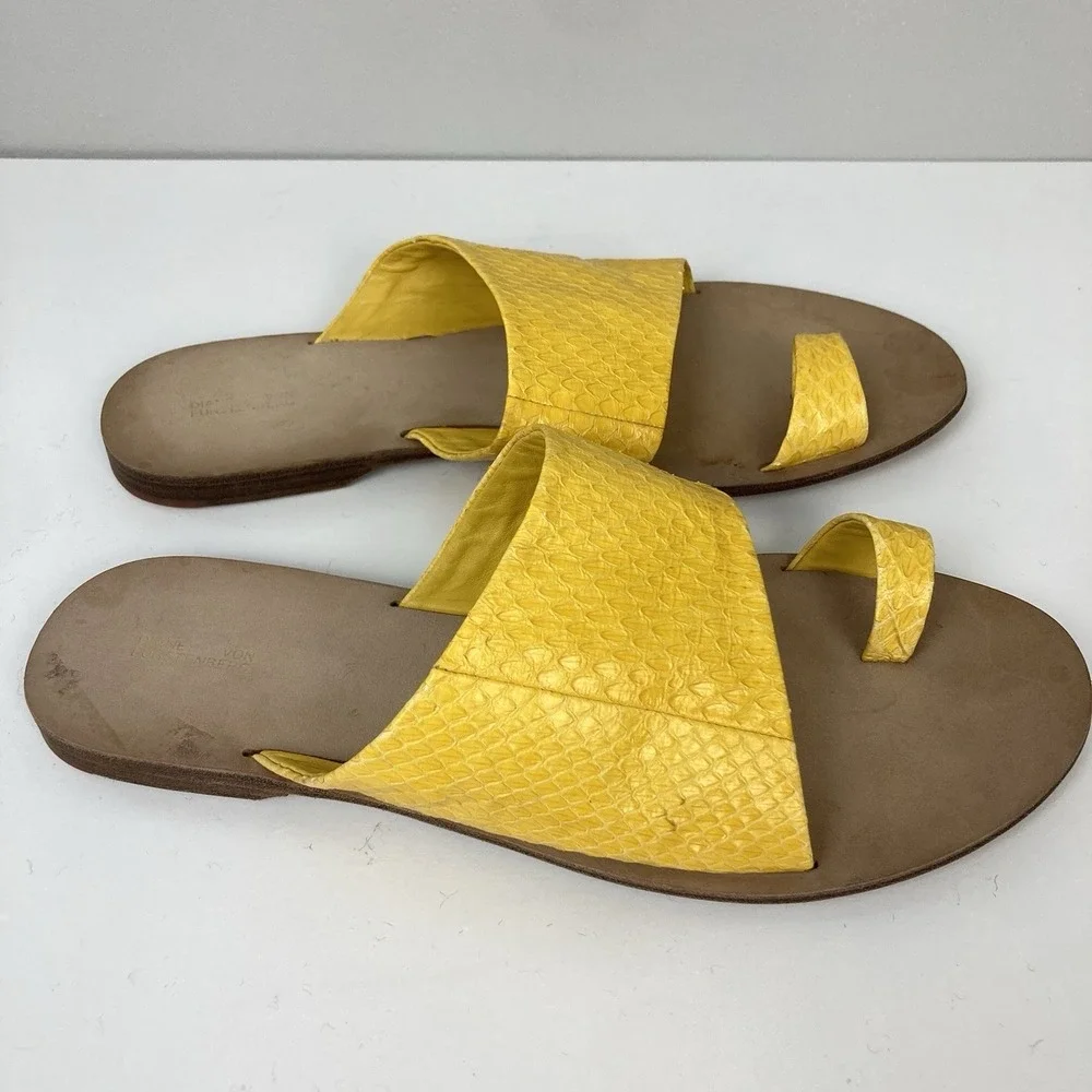 Diane Von Furstenberg DVF Brittany Slides Yellow Leather‎ Sandals Toe Strap 9 US